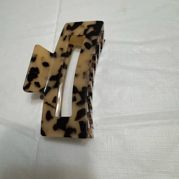 Goddess Large Tortoise Shell Hair Clip - Picture 4 of 4